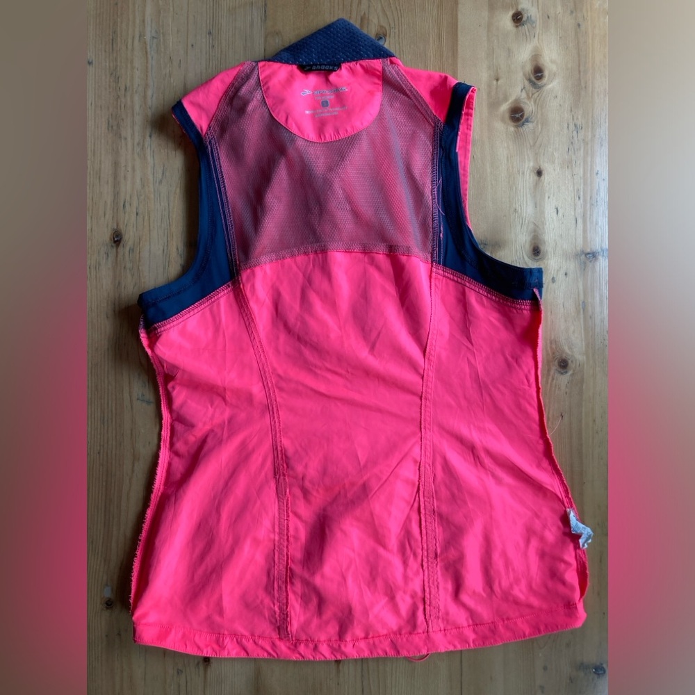 Brooks Women's Nightlife Essential Run Vest Bright Pink/ Anthracite Small EUC - Picture 13 of 14